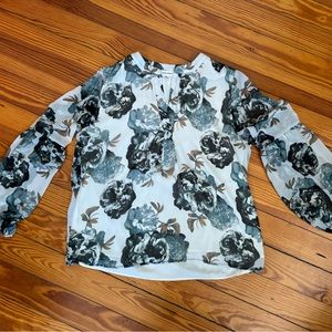 New Women’s Calvin Klein v neck blouse, sheer sleeves Size M